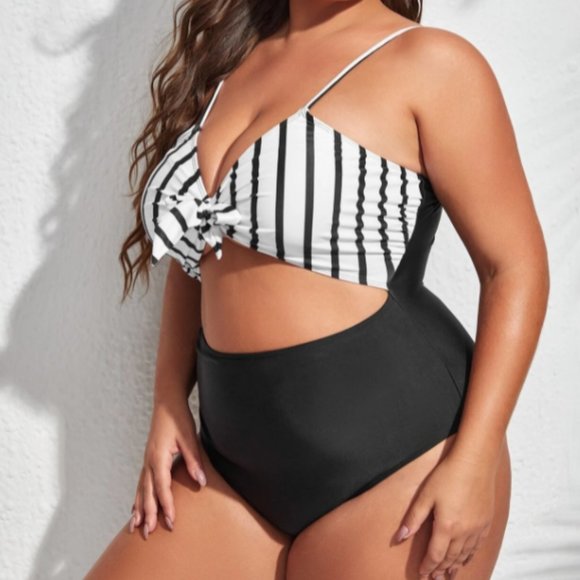 One-Piece Striped Swimsuit with Front Knot – Plus – 1XL - Picture 4 of 4